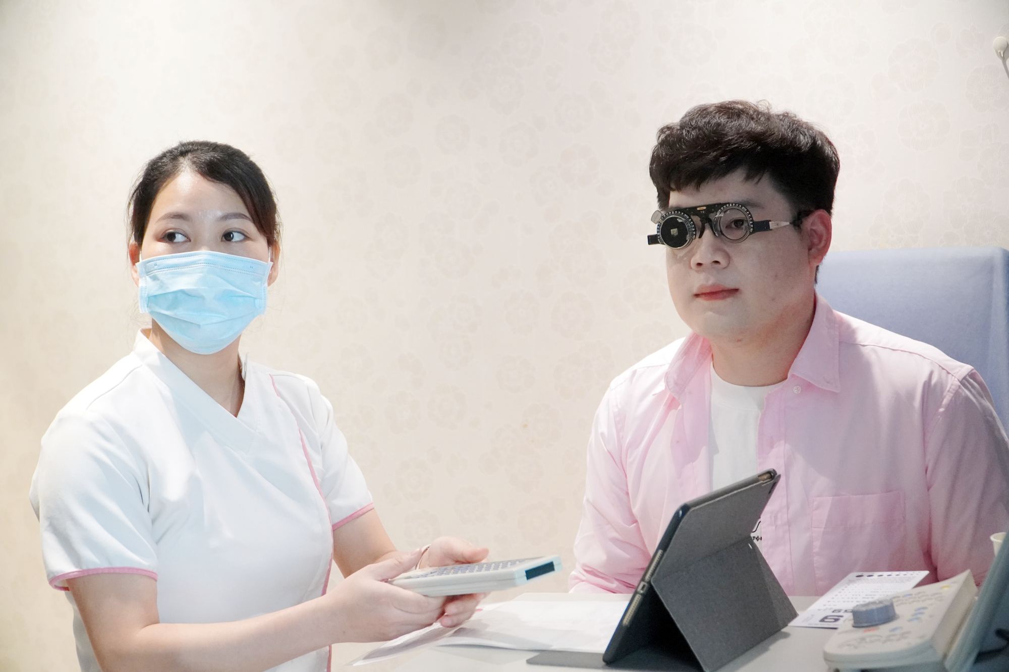 THỊ LỰC ĐẠT 12/10 SAU 1 NĂM PHẪU THUẬT RELEX SMILE, LONG CHUN HỐI HẬN VÌ KHÔNG MỔ CẬN SỚM HƠN