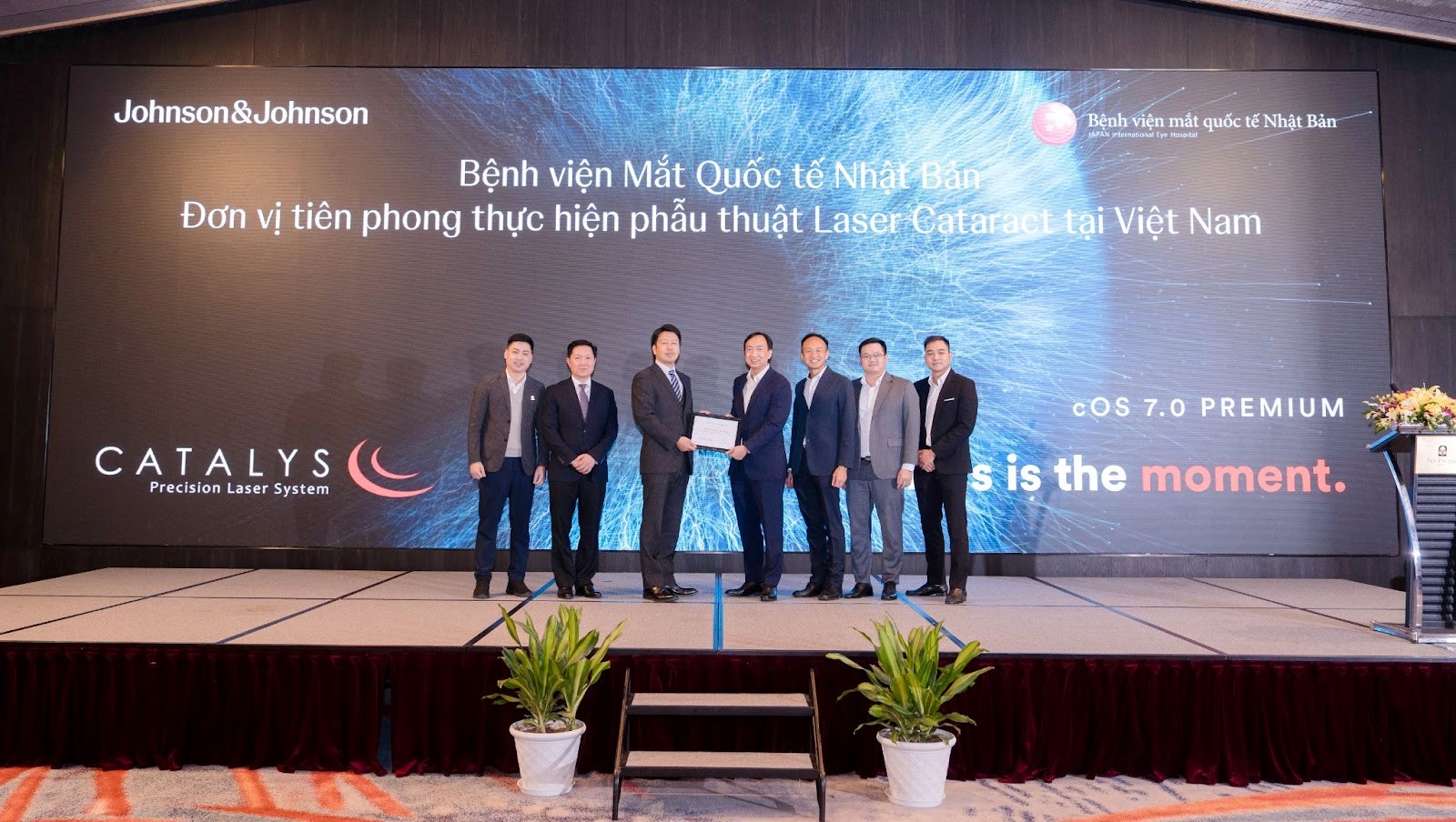 Bệnh viện mắt Quốc tế Nhật Bản - Đơn vị đầu tiên tại Việt Nam triển khai phẫu thuật Laser Cataract với thiết bị Catalys của Johnson & Johnson (Mỹ)