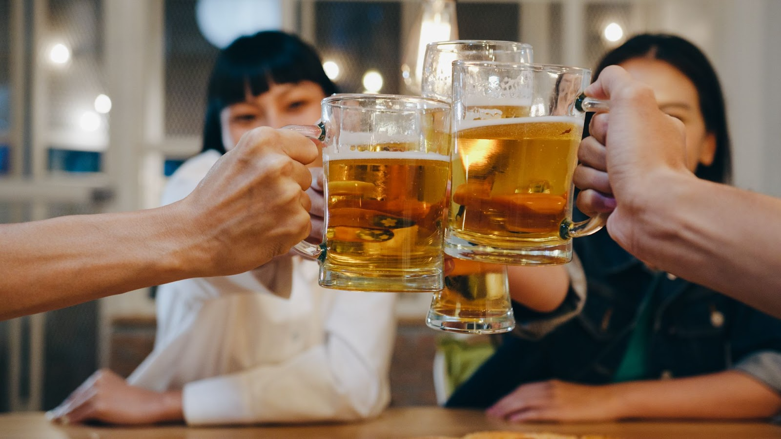8 tác hại phổ biến mà rượu bia có thể ảnh hưởng lên mắt | Bệnh viện mắt  quốc tế Nhật Bản