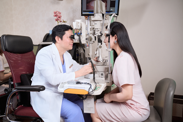 Khám tầm soát võng mạc