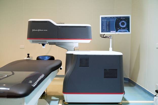 Hệ thống ELITA phục vụ phẫu thuật SILK tại Bệnh viện mắt Quốc tế Nhật Bản