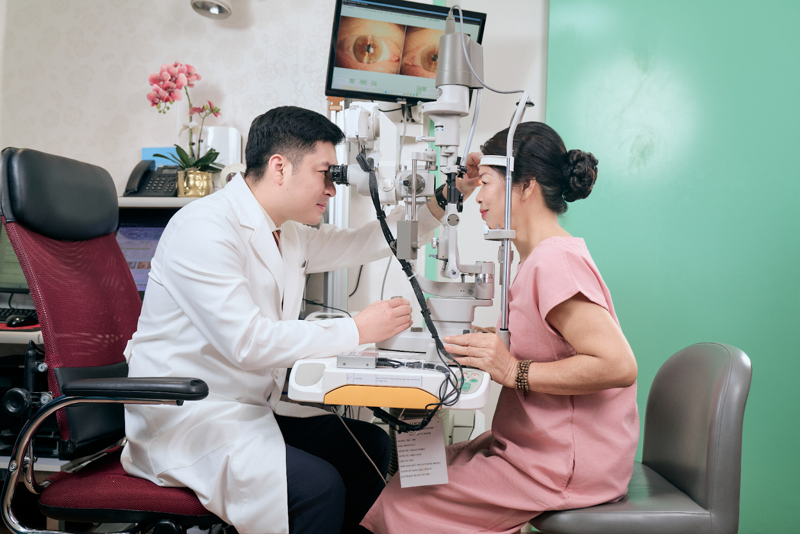 Điều trị lão thị và đục thủy tinh thể với Phẫu thuật thay thủy tinh thể đa tiêu