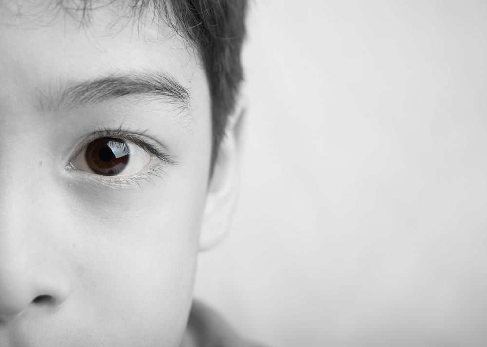 Những nguyên nhân gây ra trẻ dụi mắt bị đỏ là gì?

