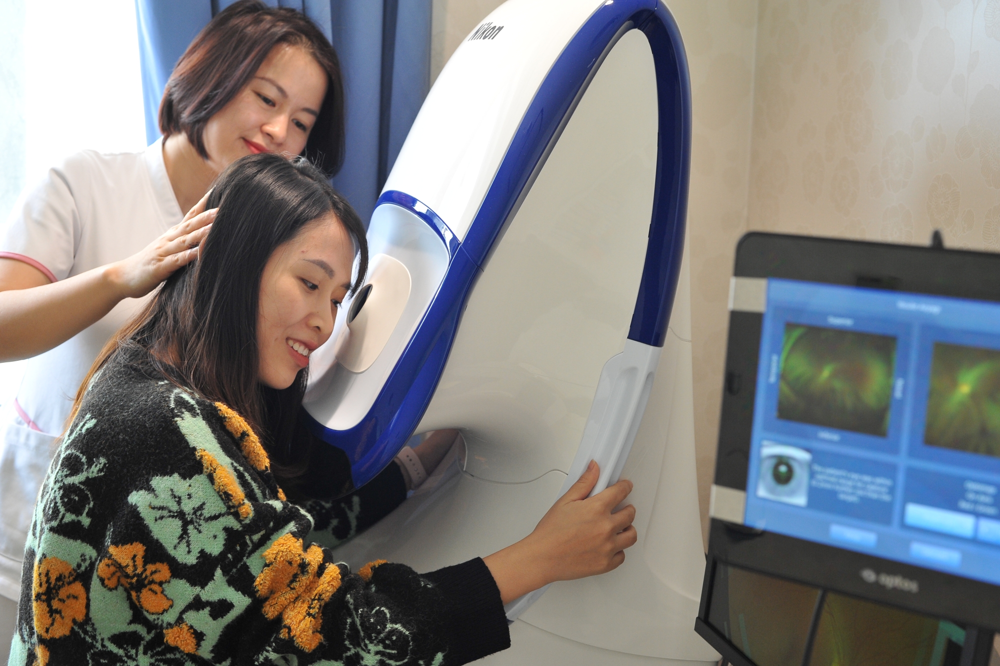 Kiểm tra võng mạc cho bệnh nhân cận thị nặng