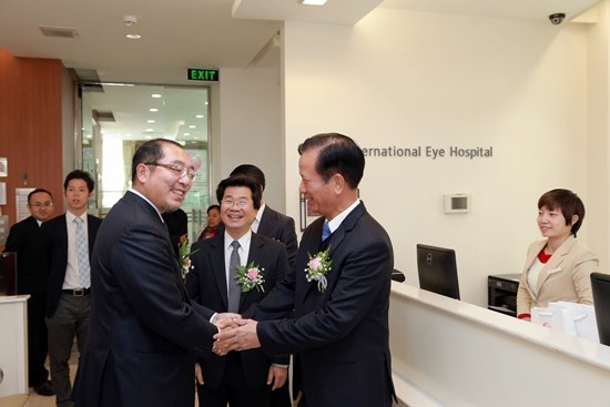 Bệnh viện mắt quốc tế Nhật Bản khai trương